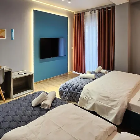 Daisy Centre 3* טיראנה