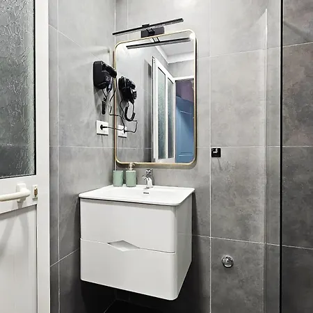 Daisy Centre Aparthotel 3*